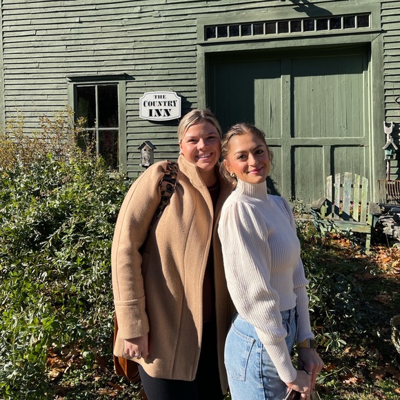 Meet your Posher, Victoria - Picture 3 of 3